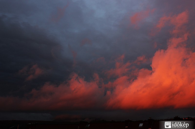 Piros Felhők - 01
