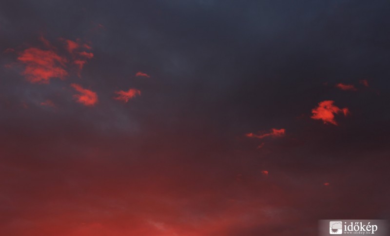 Piros Felhők - 03