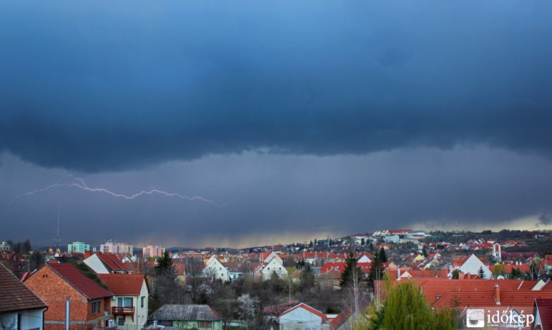 Tavaszi vihar előtt 01