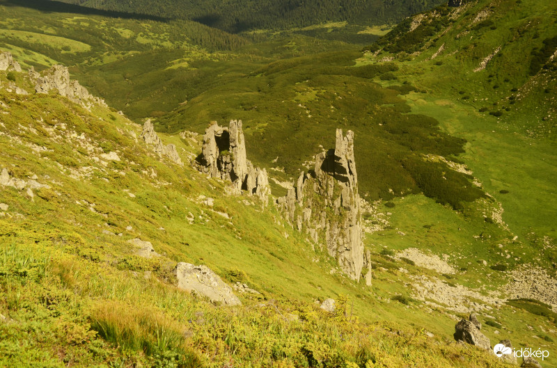 Kőszirtek, kőtornyok