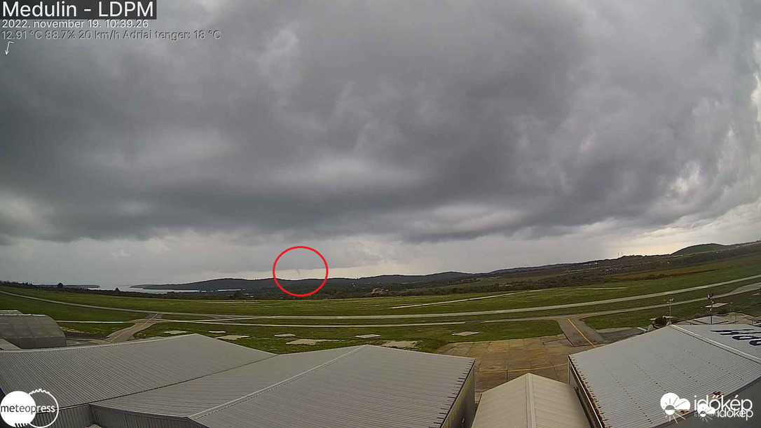 Víztölcsér a medulini kamerán