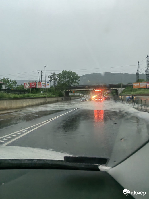 Elöntött aluljáró