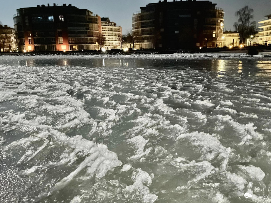 Így fagy be a Balaton
