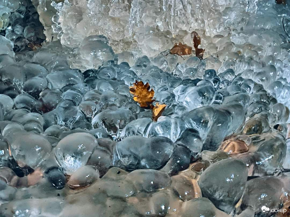 Befagyott vízesés a Mátrában 