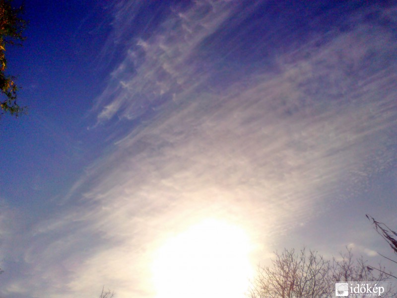 napfény és a cirrusok