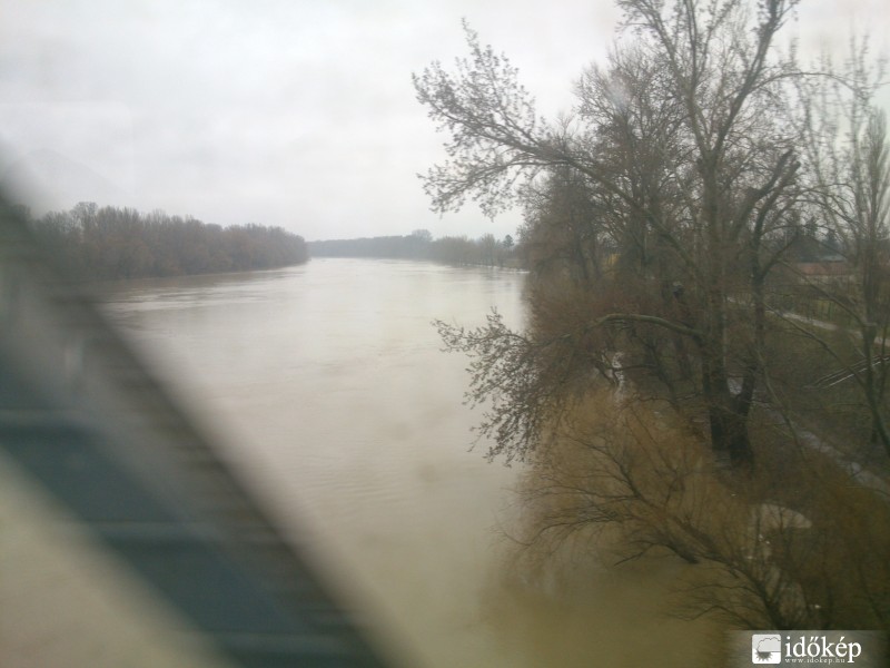 Tisza a vasúti hídról 2013.04.04.-én