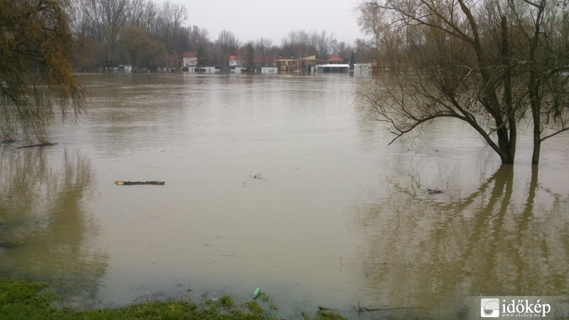 Tisza Tokajnál 2013.04.10