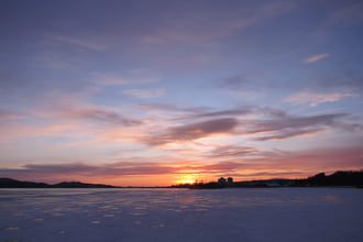 Színes felhők a jeges Balaton fölött-2