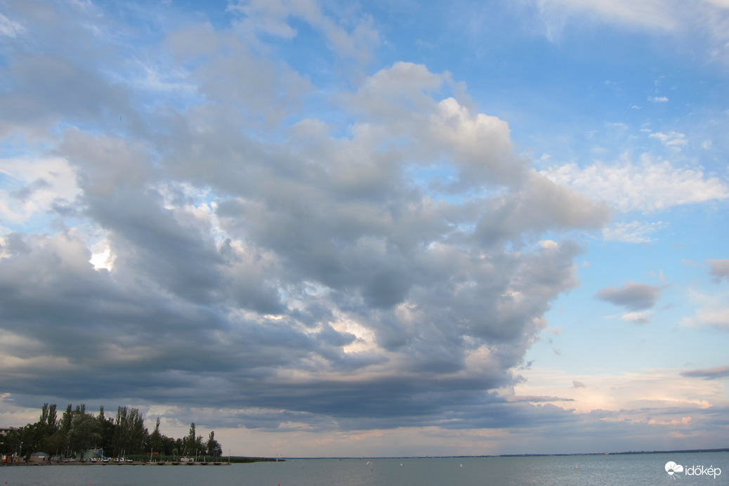 Felhőt les Katóka, Balatonfüreden 2.