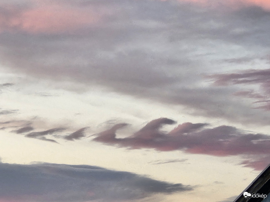 Jól kirajzolódó Kelvin-Helmholtz felhők 