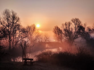 Aranypárás dunaparti napkelte 