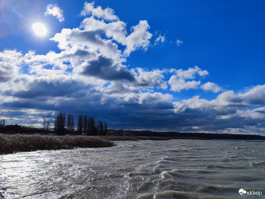 Szélfútta felhők 