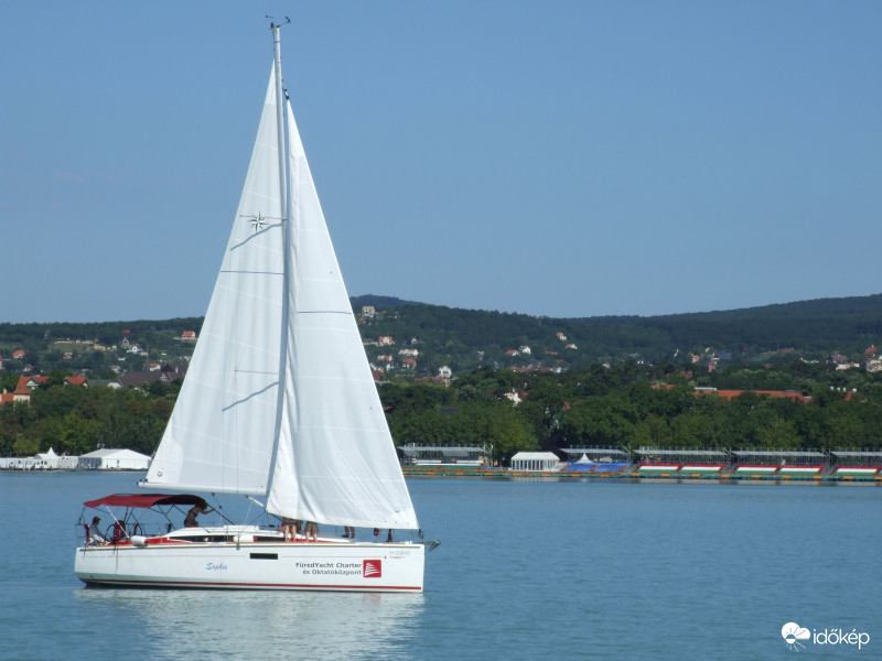 Vitorlás a Balatonon