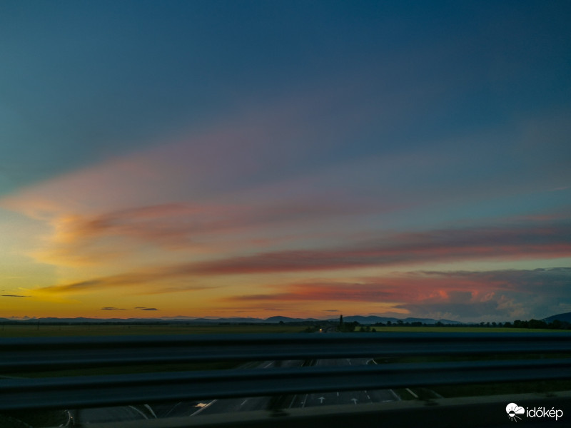 Zivataros nap után, szép naplemente. 