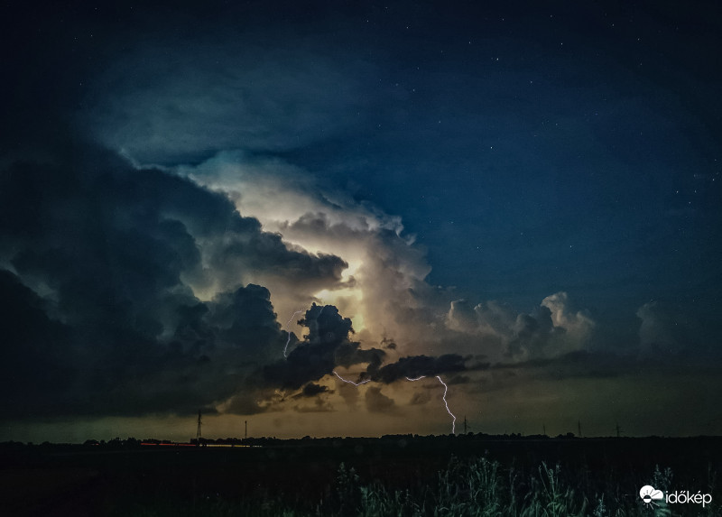 Mátra felett, zivatar. 