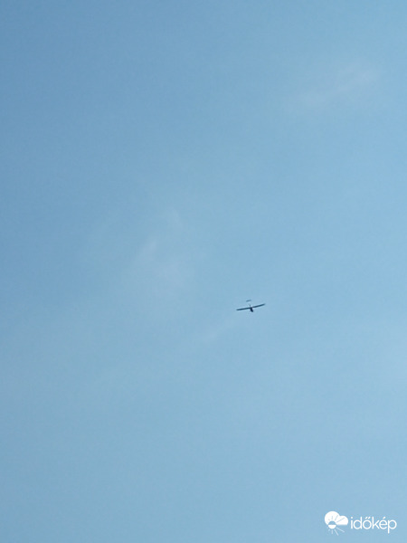 Egy kisrepülőgép, felhő fotózás közben