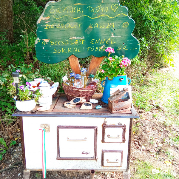 Becsületkassza - erdei kiránduláskor