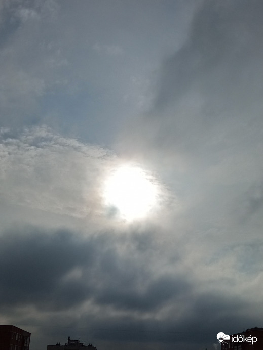 Néhány pillanatig kisütött