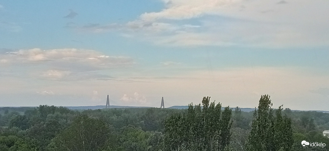 A látszat csak, sűrű zápor esik ;)