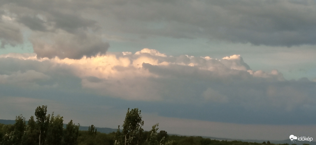 Átsodródott Pestre, nálunk (Budán) csak pár csepp esett