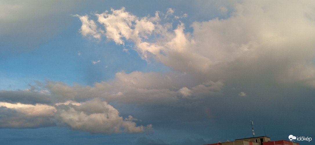 Átsodródott Pestre, nálunk (Budán) csak pár csepp esett