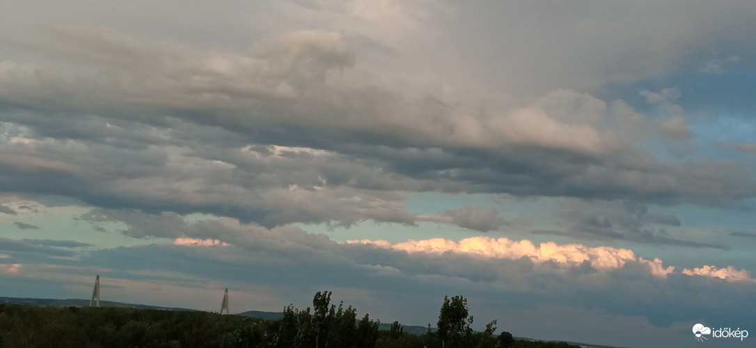 Szépen jött, szépen távolodik :)