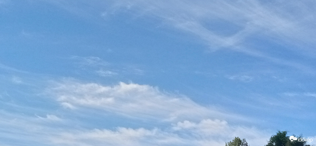 Budapest, tíz órai égkép 