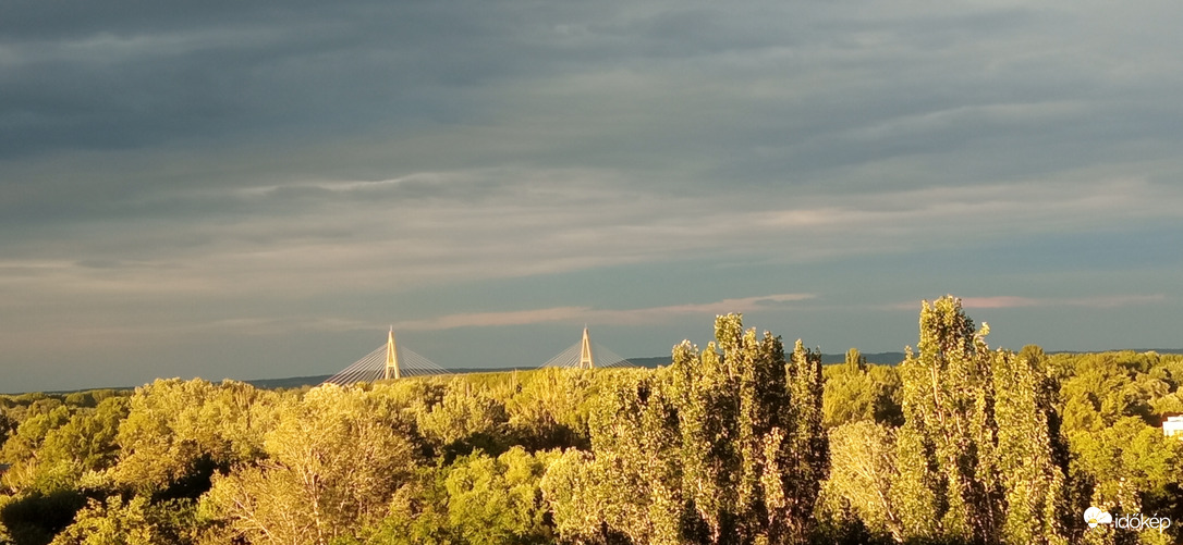 .. és megvilágította a Megyeri hídat :)