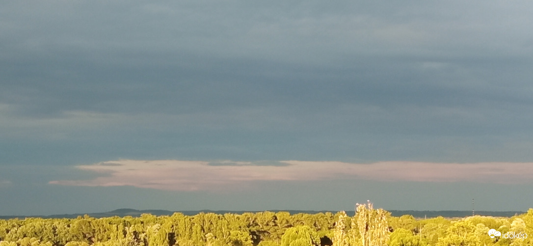 .. és megvilágította a Duna parti fákat :)