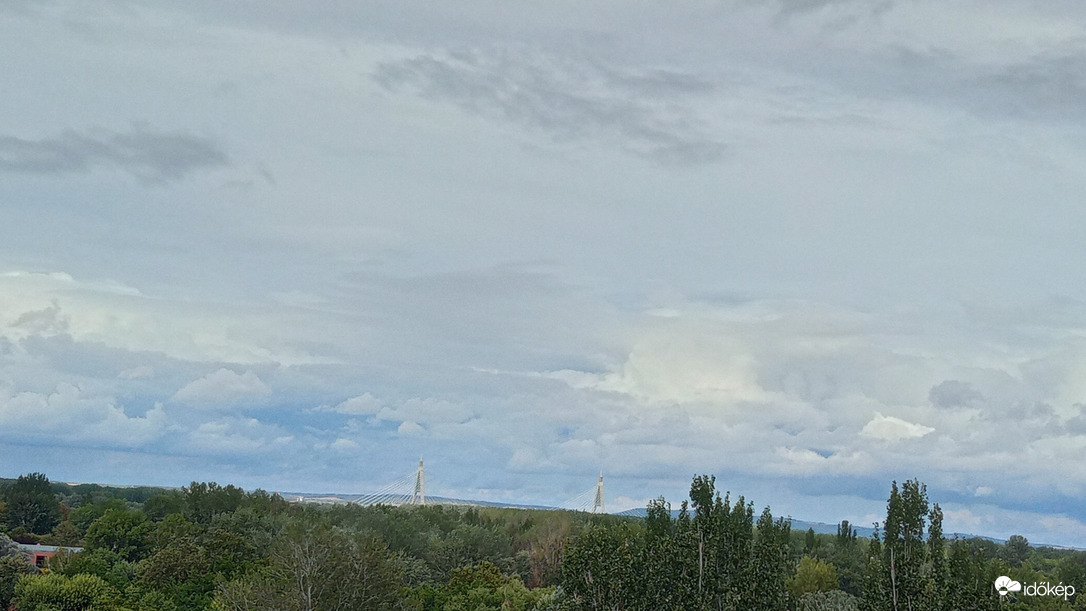 A Megyeri híd összeköt minket a Pesti oldallal 