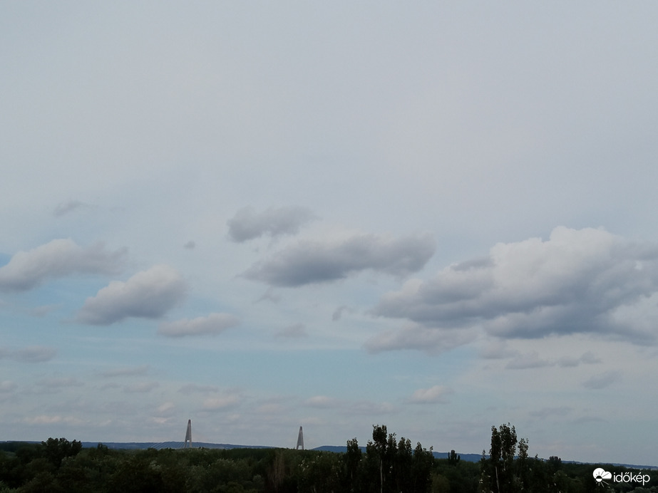 Felhősödés, fülledtség, 29 fok