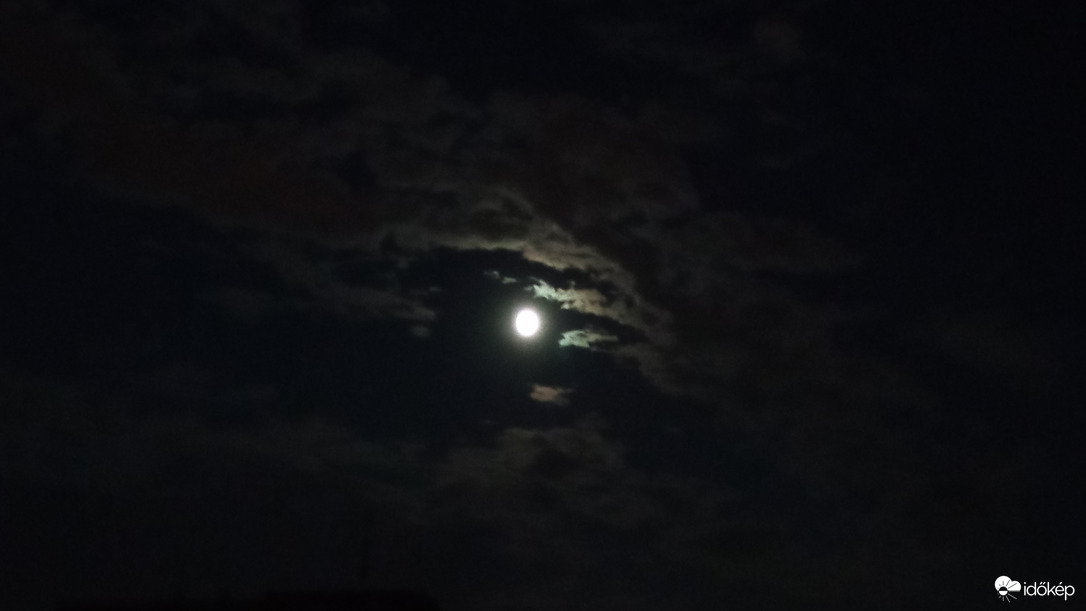 A Hold Budapest felett ;) 