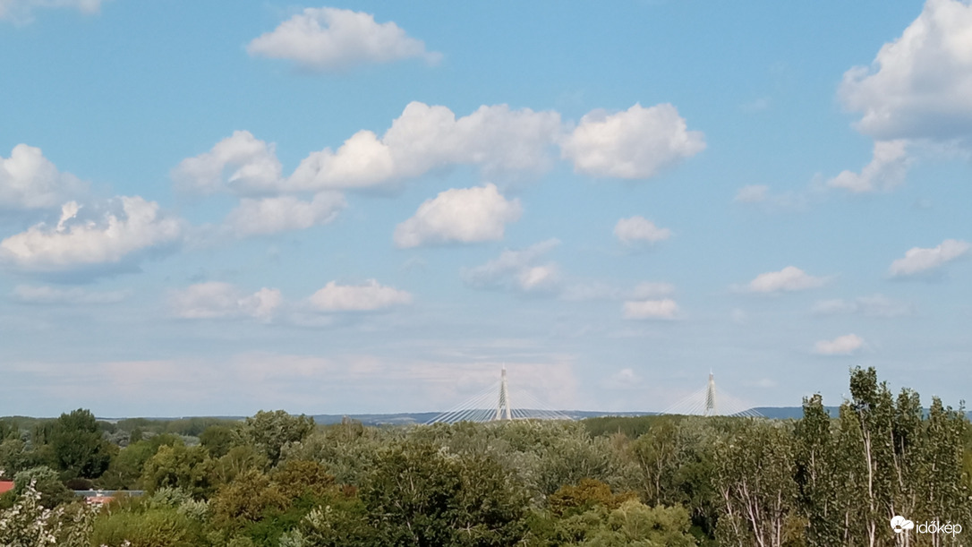 Kellemes 24ºC, kissé szeles 
