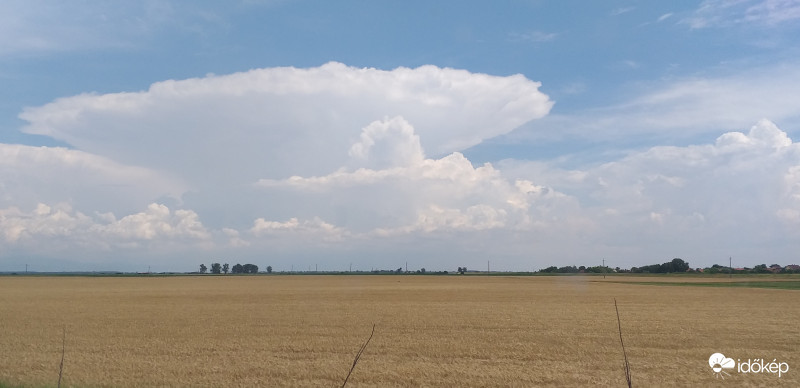 Zivatar távolról a Bükk hegység irányában  