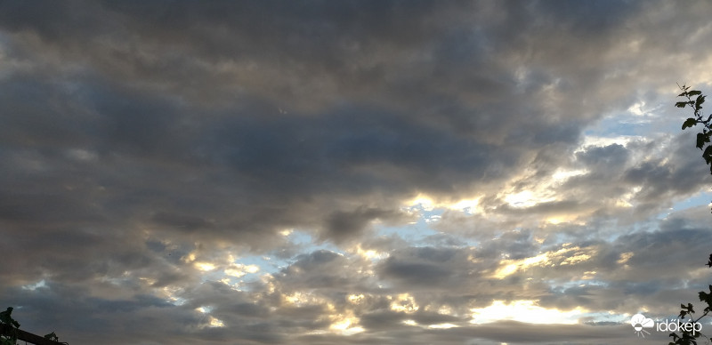 Szakadozott vonulás