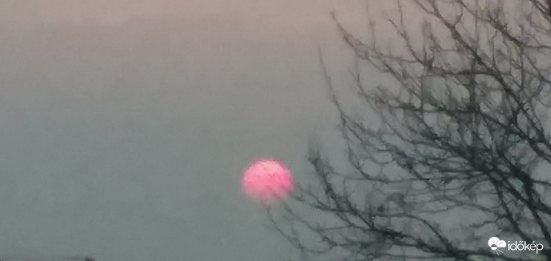 Nap és a köd találkozik 