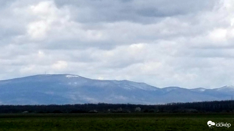 A havas Mátra bércei