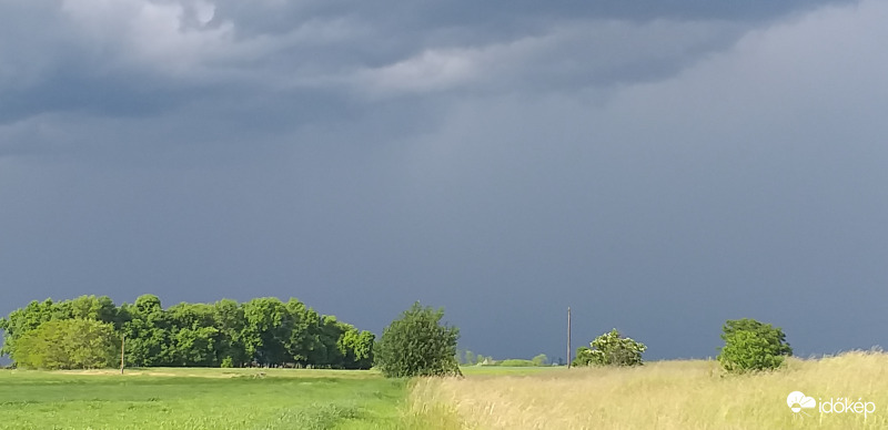 Mátra felől érkezik  