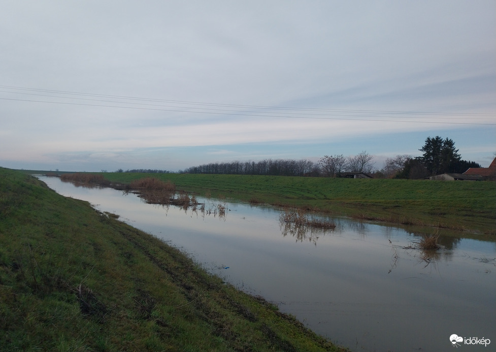 Lassan árad a Tarna 