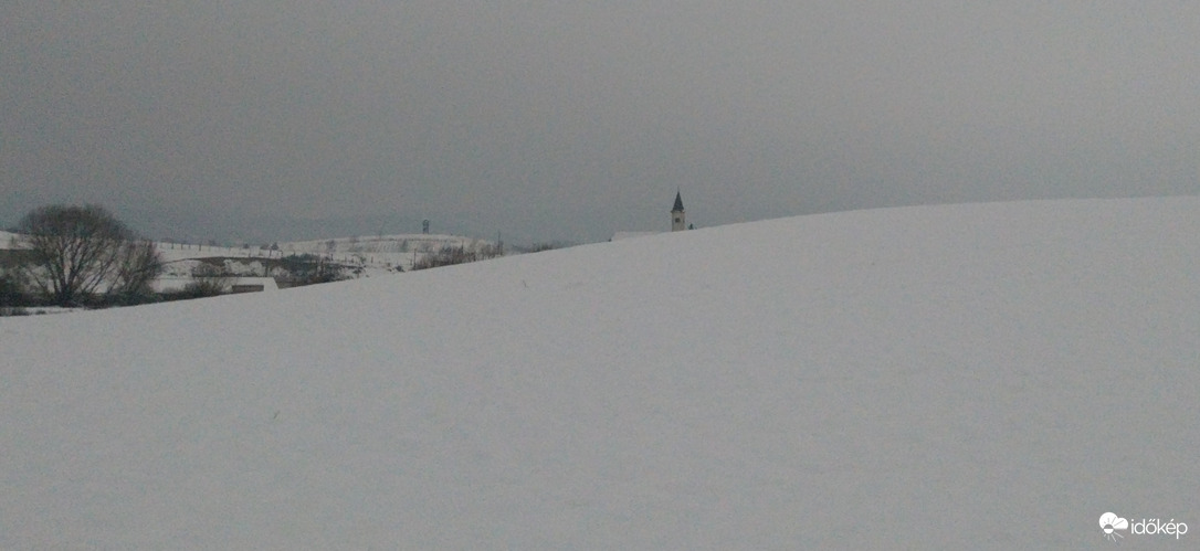 Tajti templomának tornya "hó mögött"