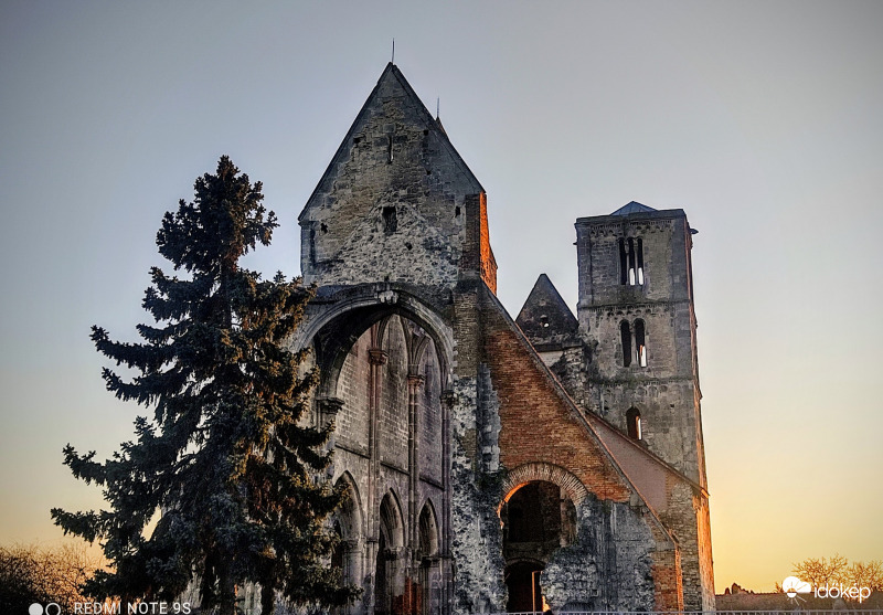 Romtemplom a naplementében