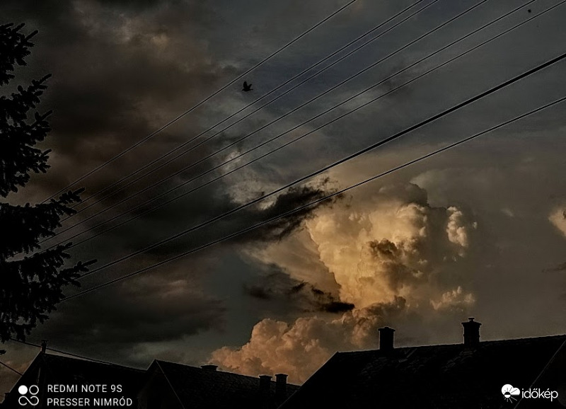 Felhőcsoda a naplementében :)