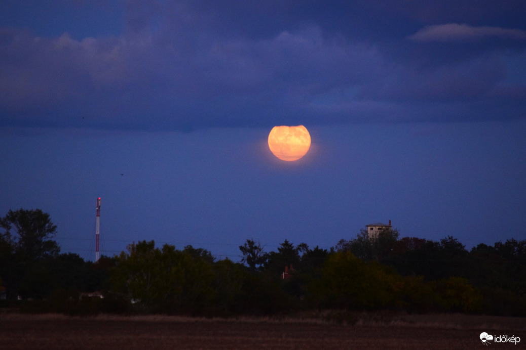 Telihold kelte Dévaványán