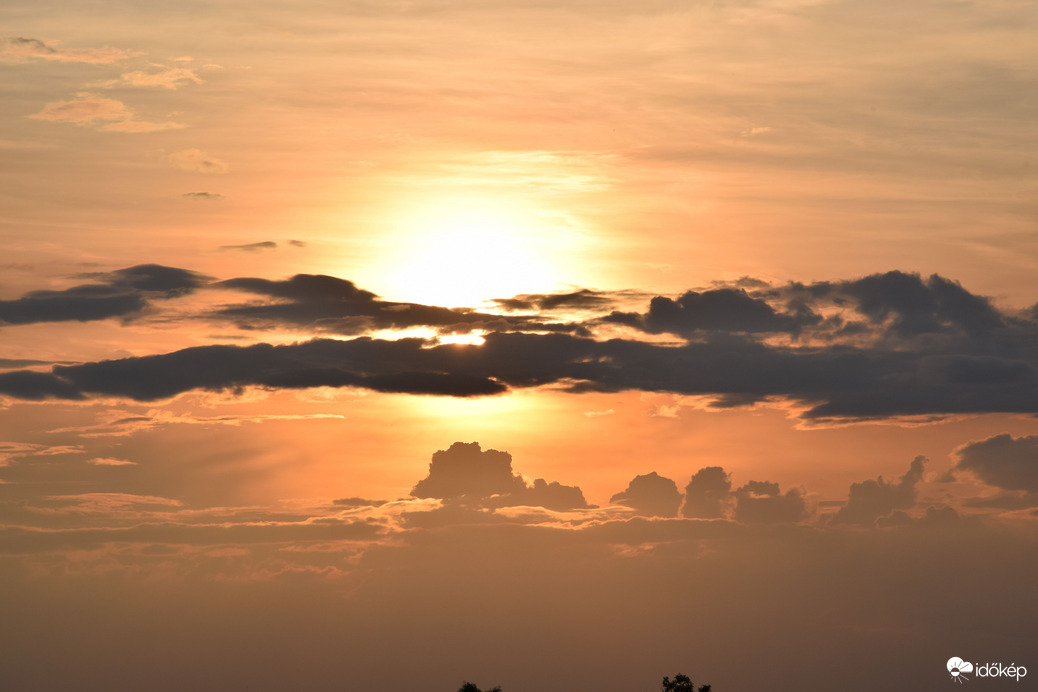 Esti felhő Dévaványán 8