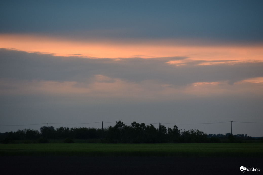 Mai napnyugta utáni színek Dévaványán 5