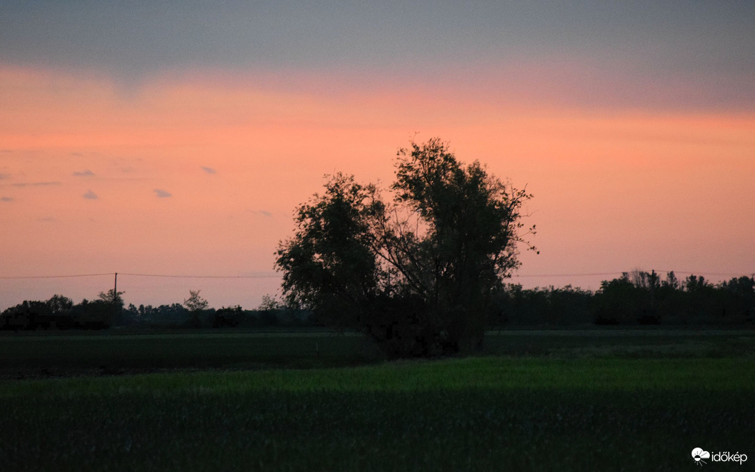 Mai napnyugta utáni színek Dévaványán 10