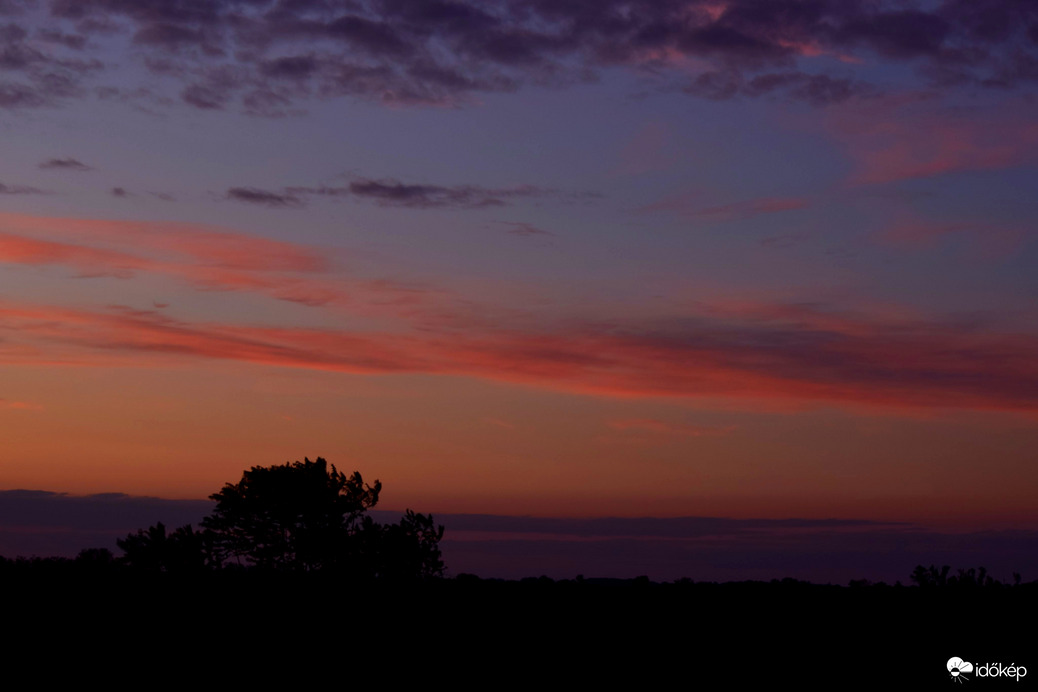 Esti színkavalkád Dévaványán