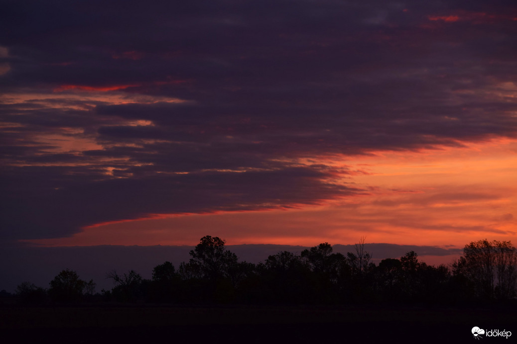Esti színkavalkád Dévaványán