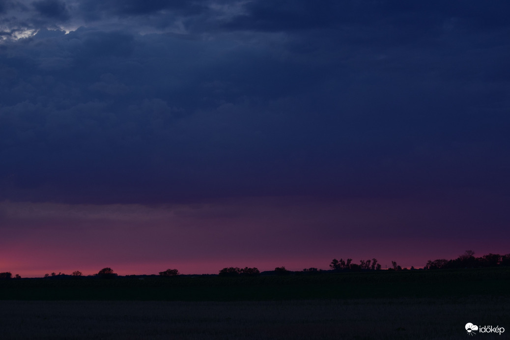 A ma esti naplemente színei Dévaványán...