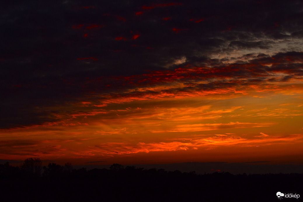Esti színkavalkád Dévaványán